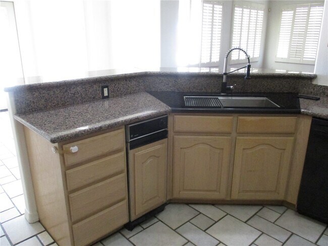 Building Photo - 2902 Desert Vista Dr