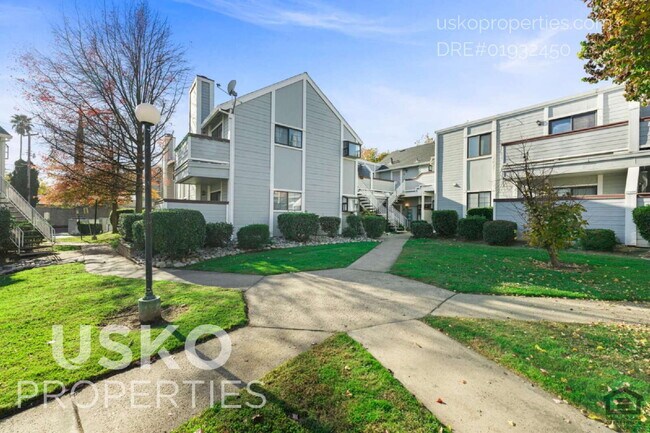 Building Photo - "Spacious 3-Bed Condo with 2 Baths in Citr...
