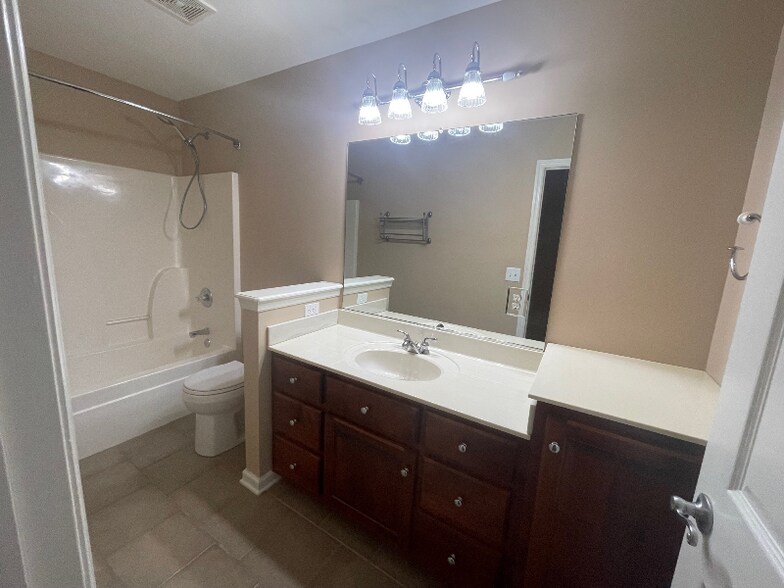 Building Photo - 973 Rip Steele Rd