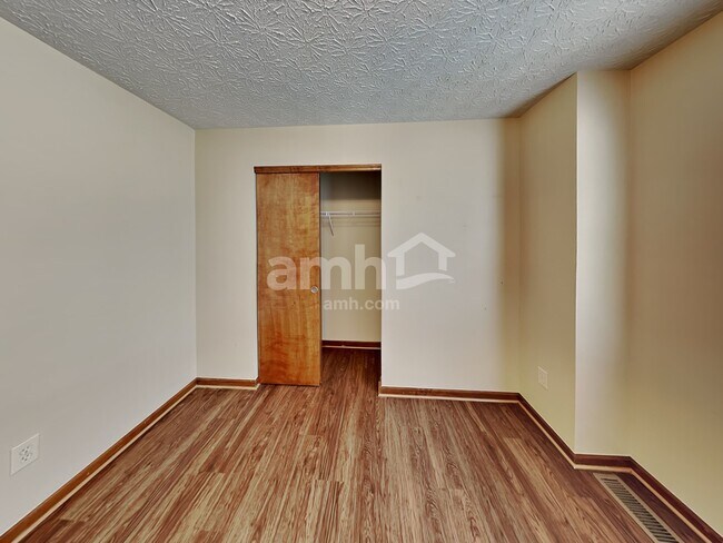 Building Photo - 336 Sycamore Dr