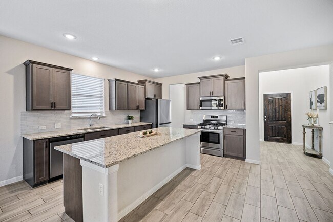 Building Photo - Amazing 5 Bedroom Home - Georgetown