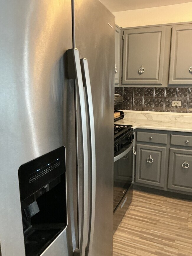 Building Photo - 2333 Windsor Ln