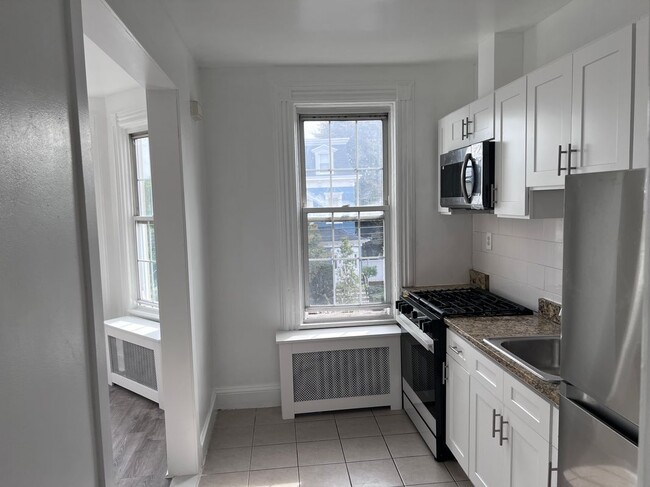 Building Photo - 618 16th St