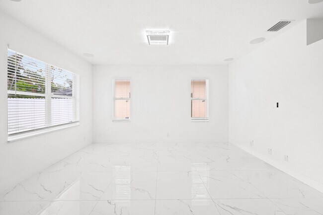 Building Photo - 1209 Olympic Cir