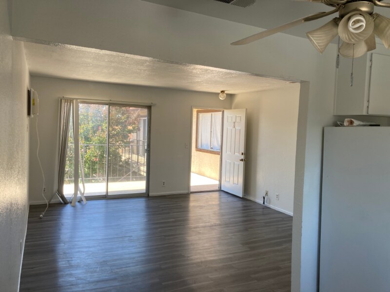 Building Photo - 1518 Moorpark Ave