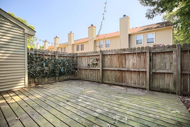 Building Photo - 119 Barfleur Pl