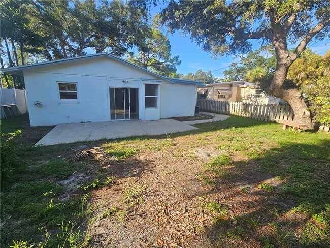 Building Photo - 8068 23rd Ave N
