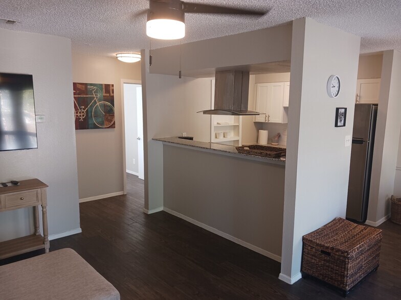 Building Photo - Maple Arms Apartments