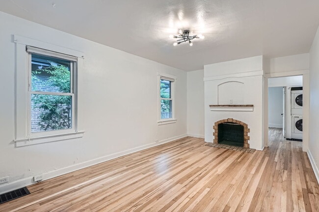 Building Photo - 960 Monroe St