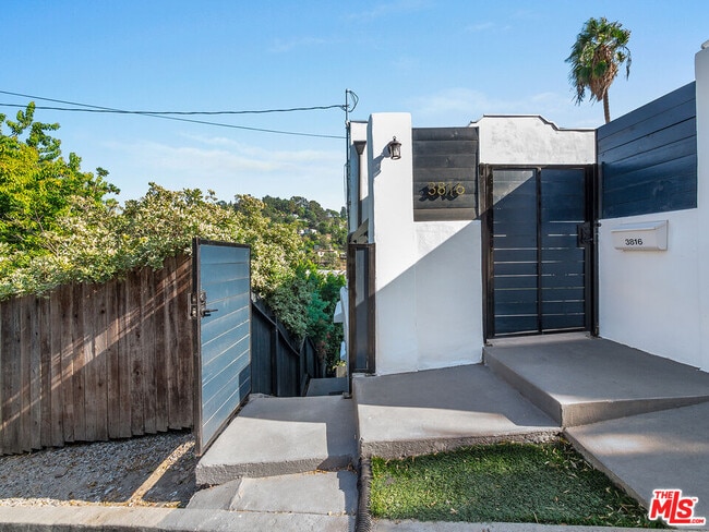 Building Photo - 3816 Sunset Dr