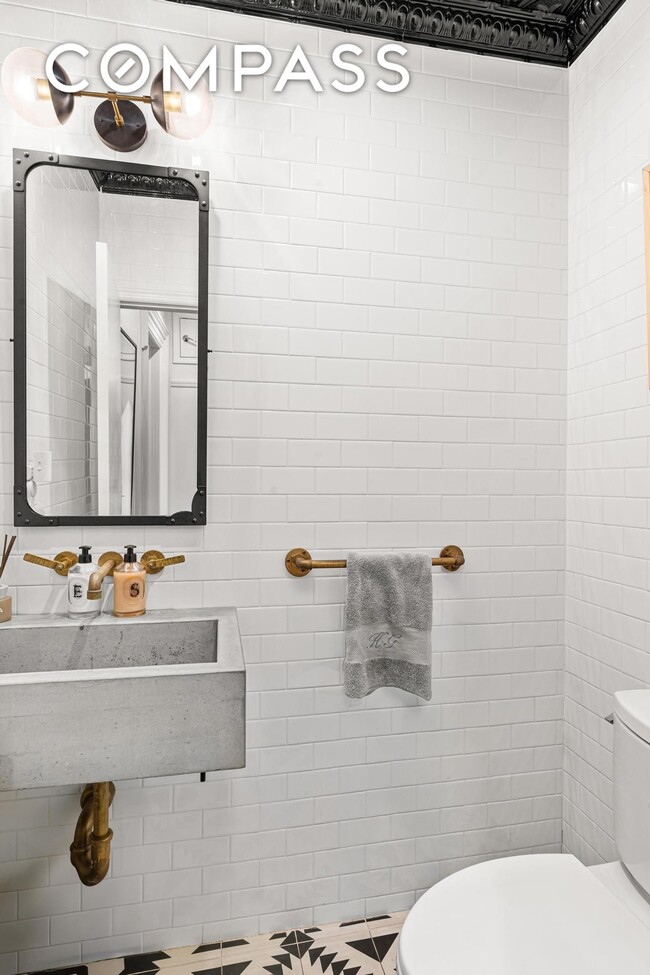 Building Photo - 79 2nd Pl