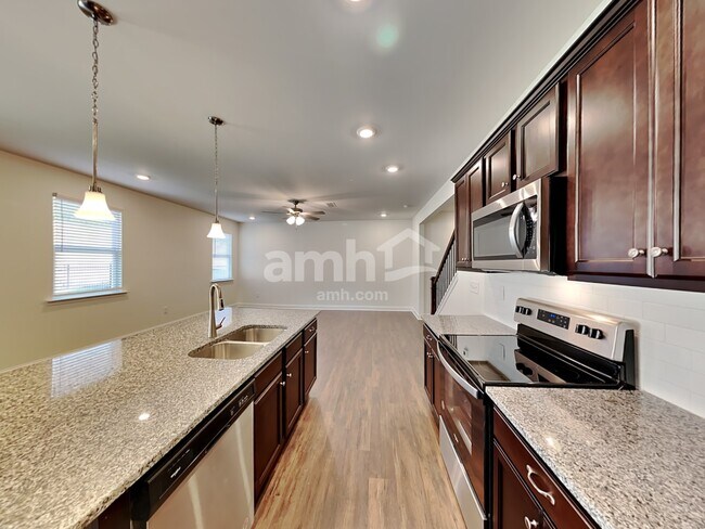 Building Photo - 800 Headland Wy