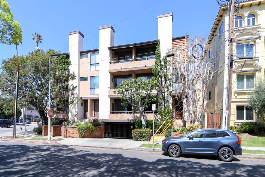 Building Photo - 1328 S Bundy Dr