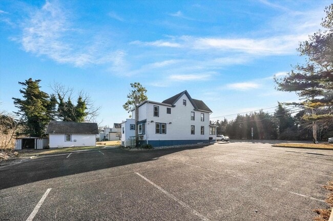 Building Photo - 616 W Ocean Heights Ave