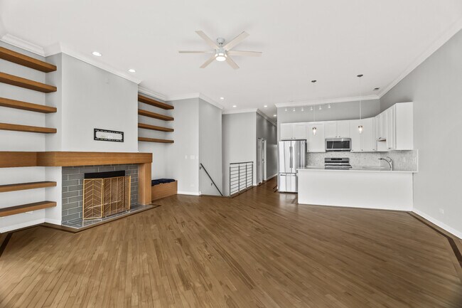 Building Photo - 2625 W Chicago Ave