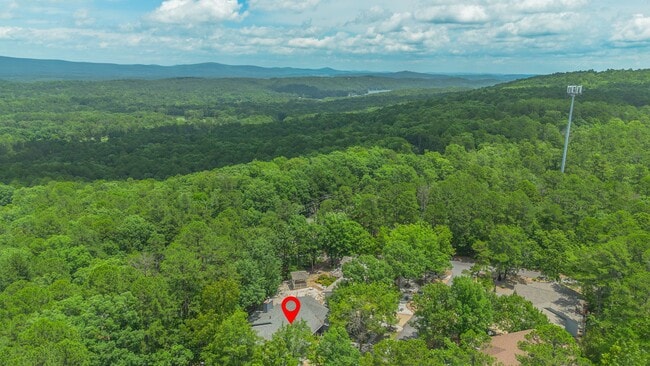 Building Photo - Quite neighborhood with garage and wooded views!