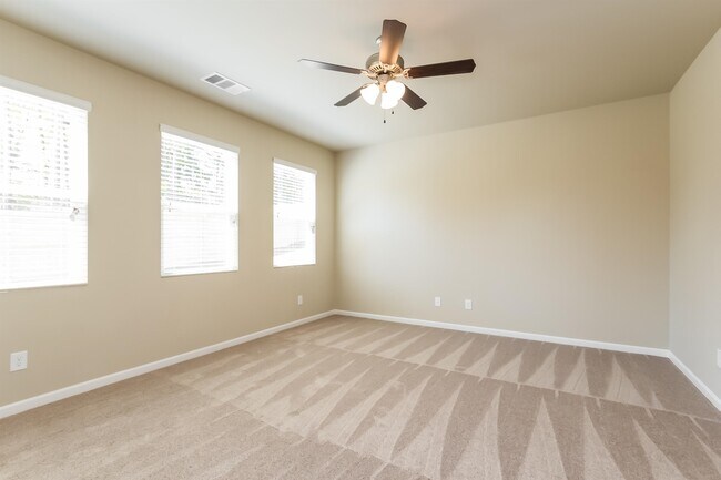 Building Photo - 207 Comet Ct