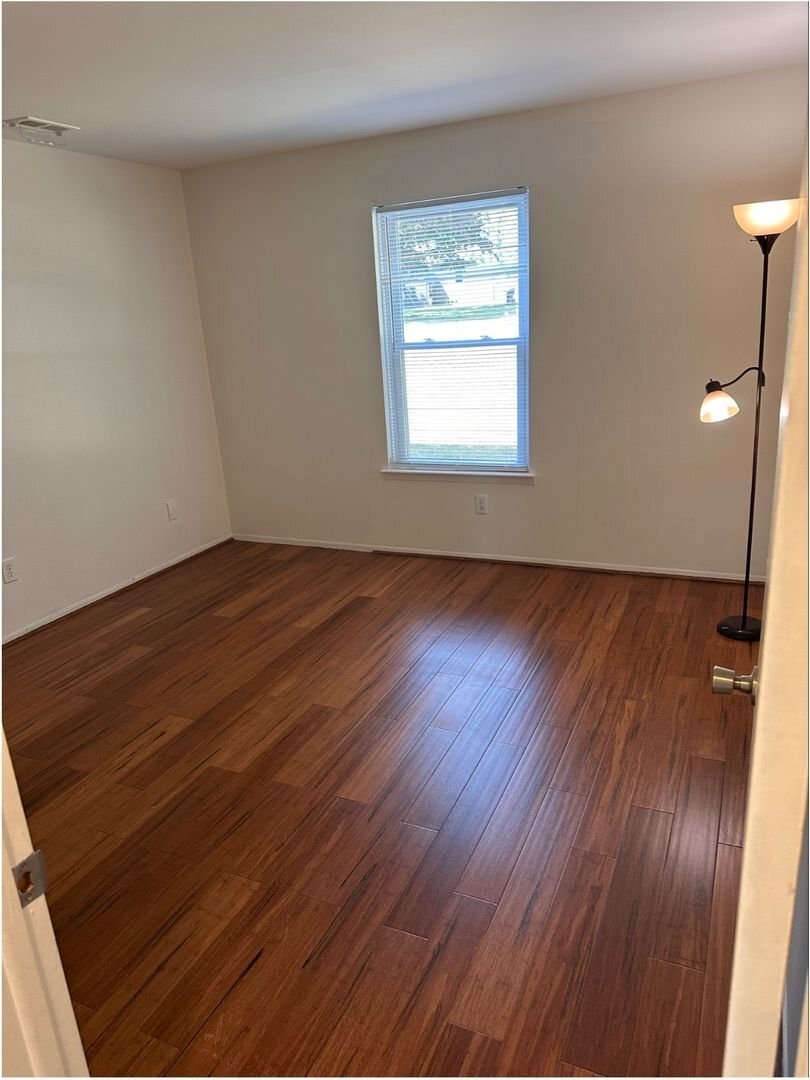 Building Photo - 1642 Emerson Cir