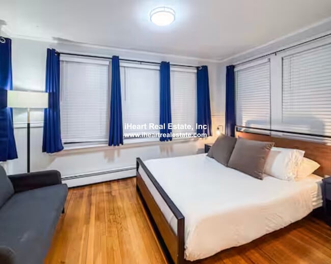 Building Photo - 65-67 Saint James Cir. Unit 1