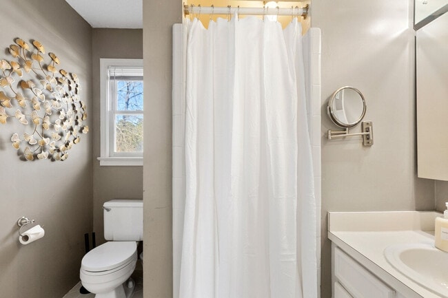 Building Photo - 46 Forest Trail Ct