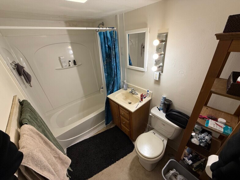 Building Photo - 315 Chippewa St