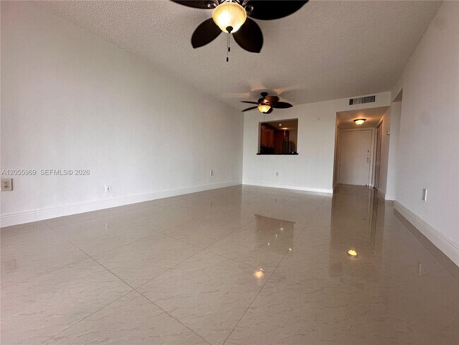 Building Photo - 10425 SW 112th Ave