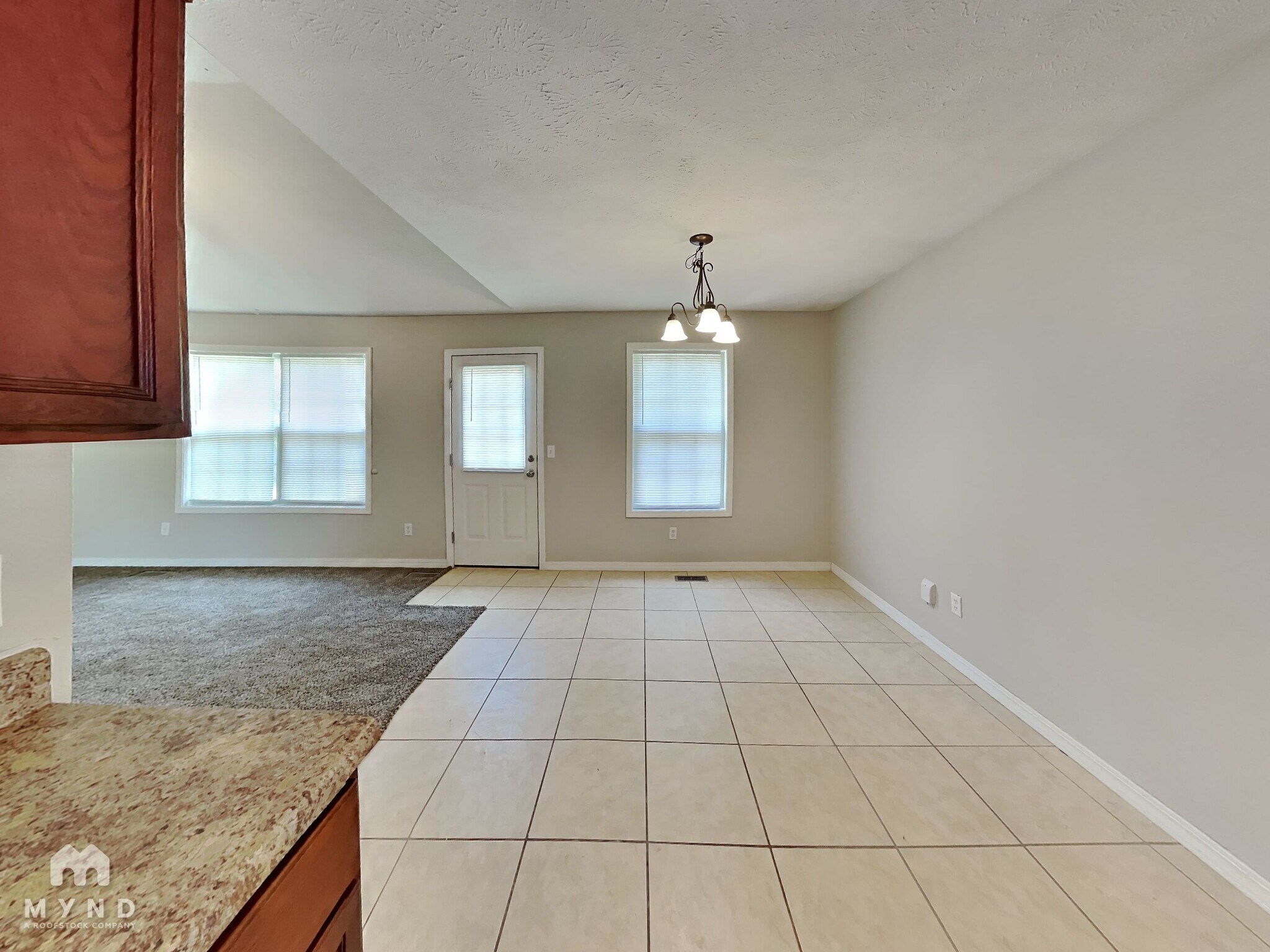 Building Photo - 624 S Mahn Ave