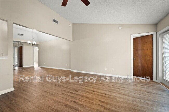 Building Photo - 3956 Hollows Dr