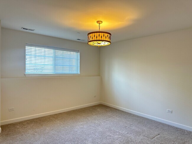 Building Photo - 1423 N Charles Ave