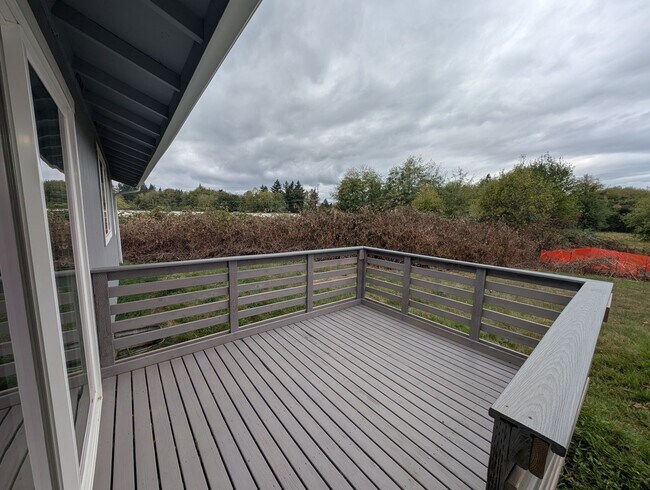 Building Photo - Newly Remodeled 3 Bedroom Home in Port Orc...