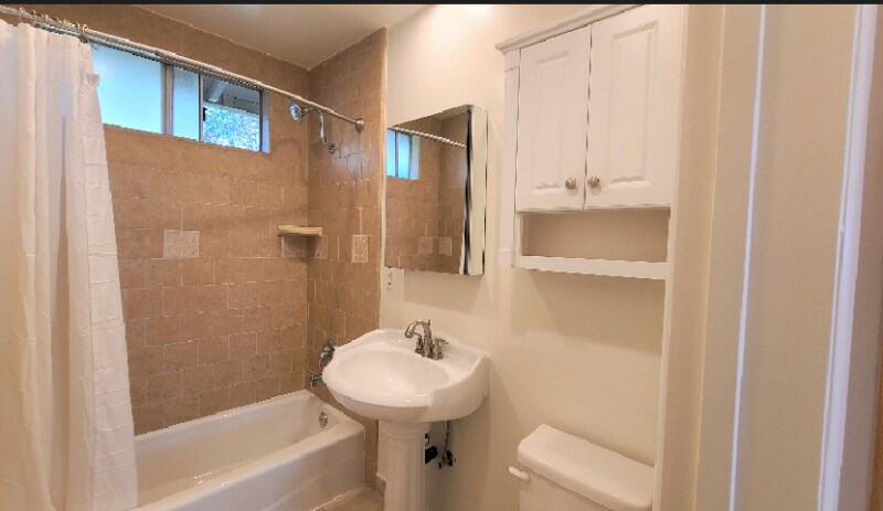 Building Photo - 2226 S Carmelina Ave