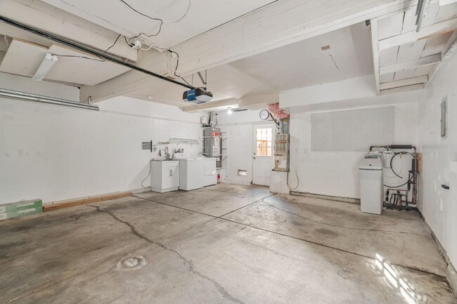 Building Photo - 7145 Rouse Ct
