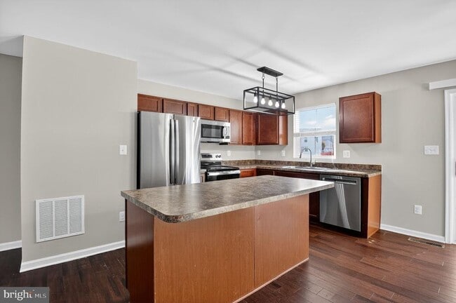 Building Photo - 2012 Crepe Myrtle Ln