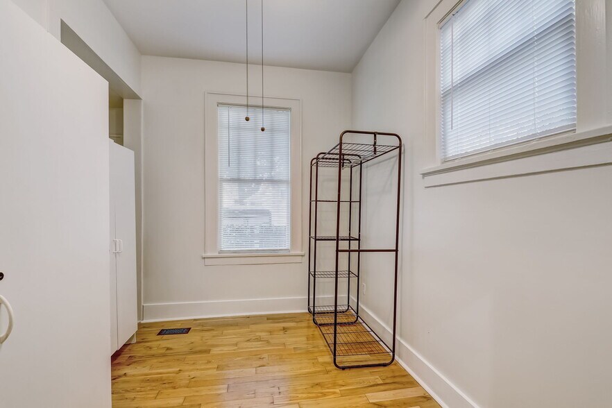 Building Photo - 521 E 37th St