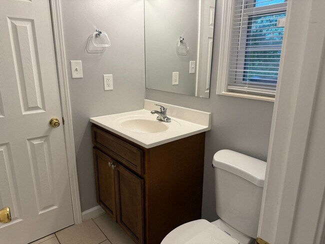Building Photo - Beautiful 3 Bedroom House in West Knoxville