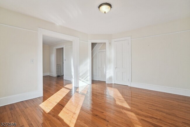 Building Photo - 22 Kent Pl Blvd