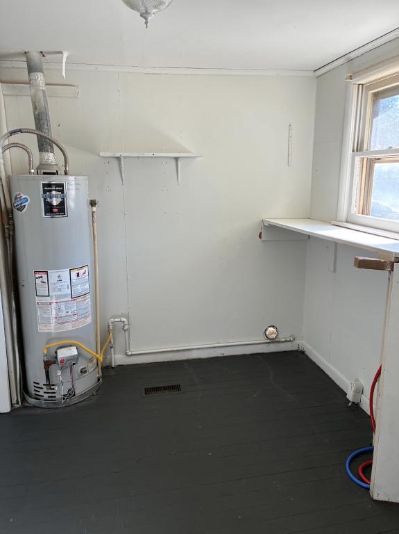 Building Photo - 1049 E Oak St