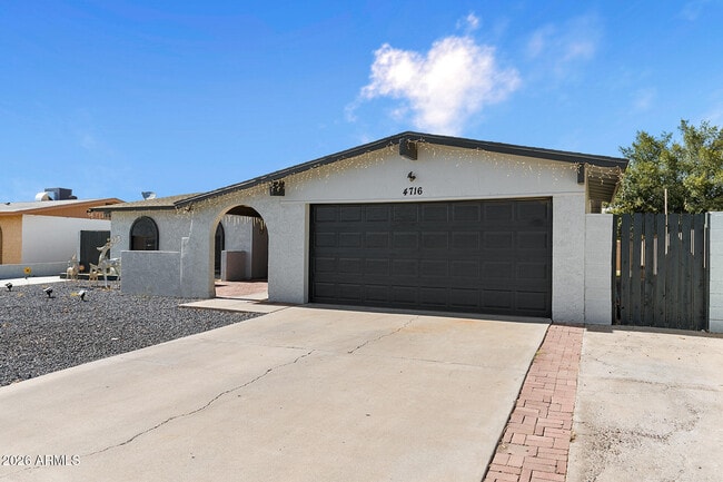 Building Photo - 4716 W Christy Dr