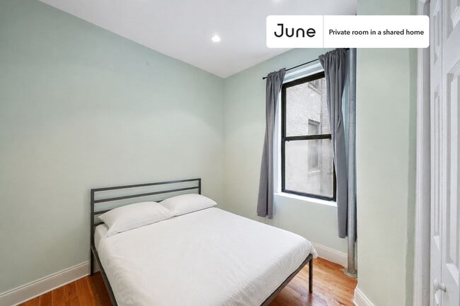 Building Photo - 23 E 109th St