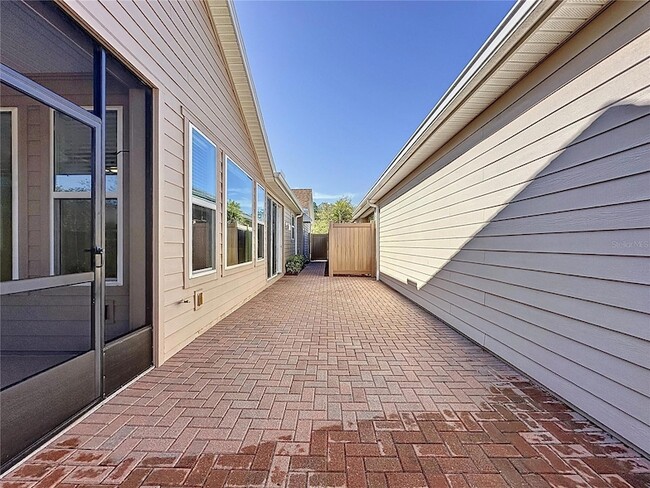 Building Photo - 329 Alcove Dr