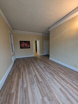 Building Photo - 411 W Diamond Ave