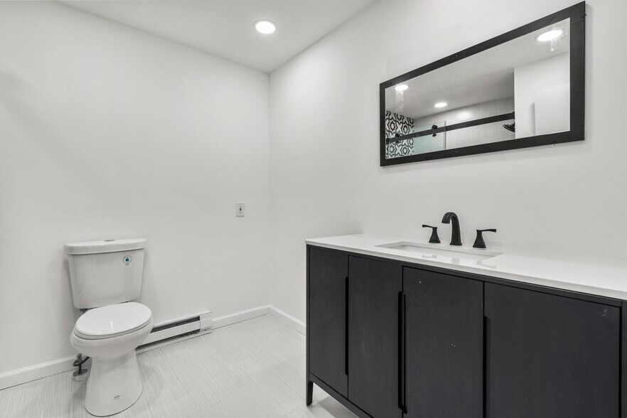 Full bath - 187 Homestead St