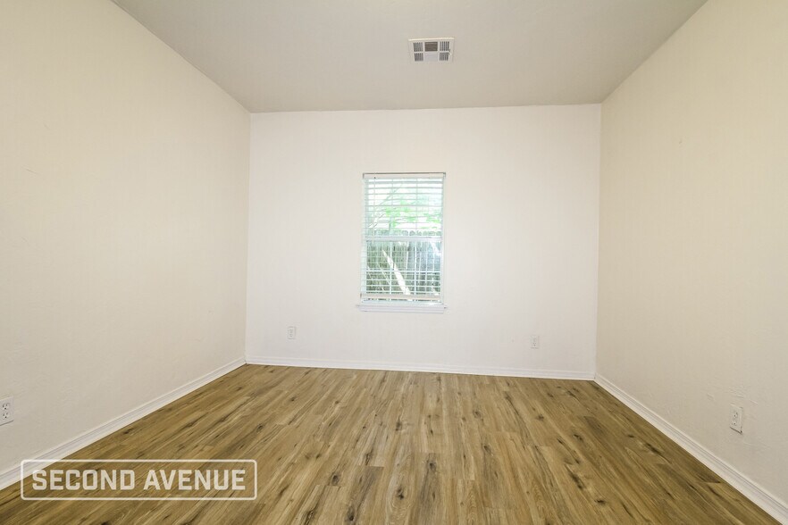 Building Photo - 1521 S Blackwelder Ave