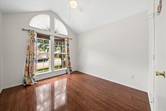 Building Photo - 566 Valley View Dr