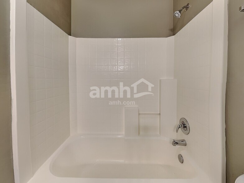 Building Photo - 14832 N 124th Ln