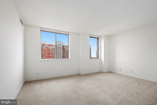 Building Photo - 5809 Nicholson Ln