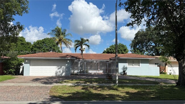 Building Photo - 6365 Miami Lakeway S