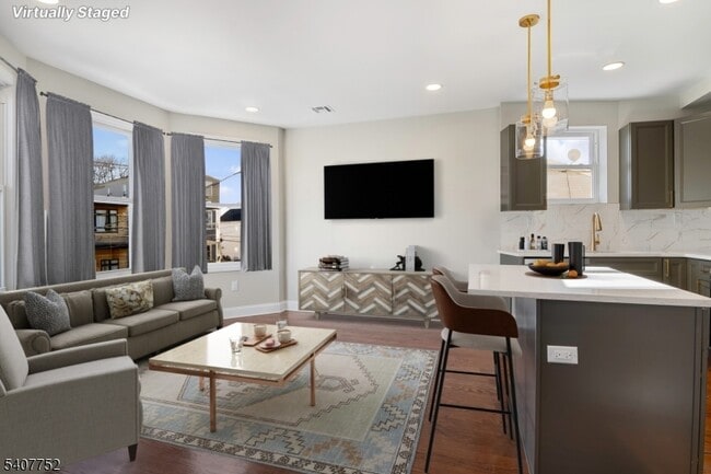 Building Photo - 579 S 12th St