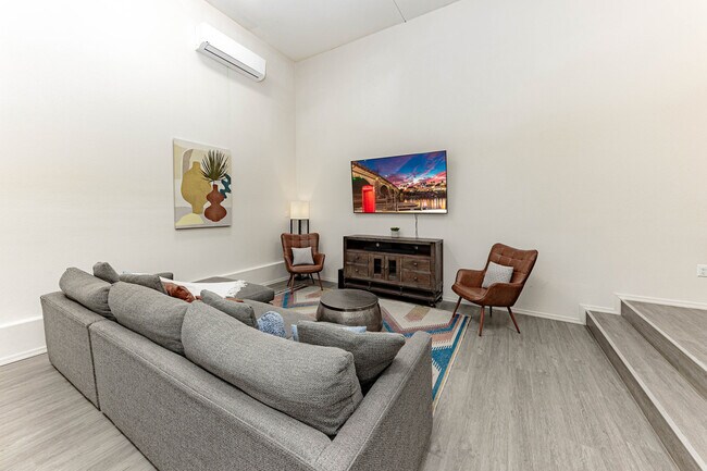 Building Photo - 820 Avalon Ave