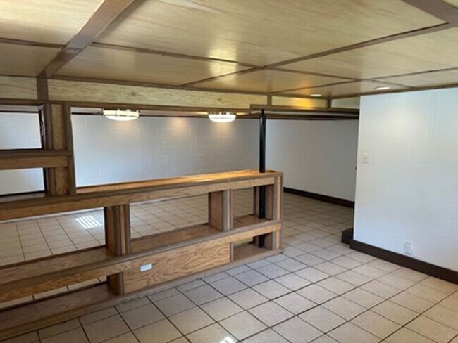 Building Photo - Attractive 3 BR House in Beaumont! Finishe...